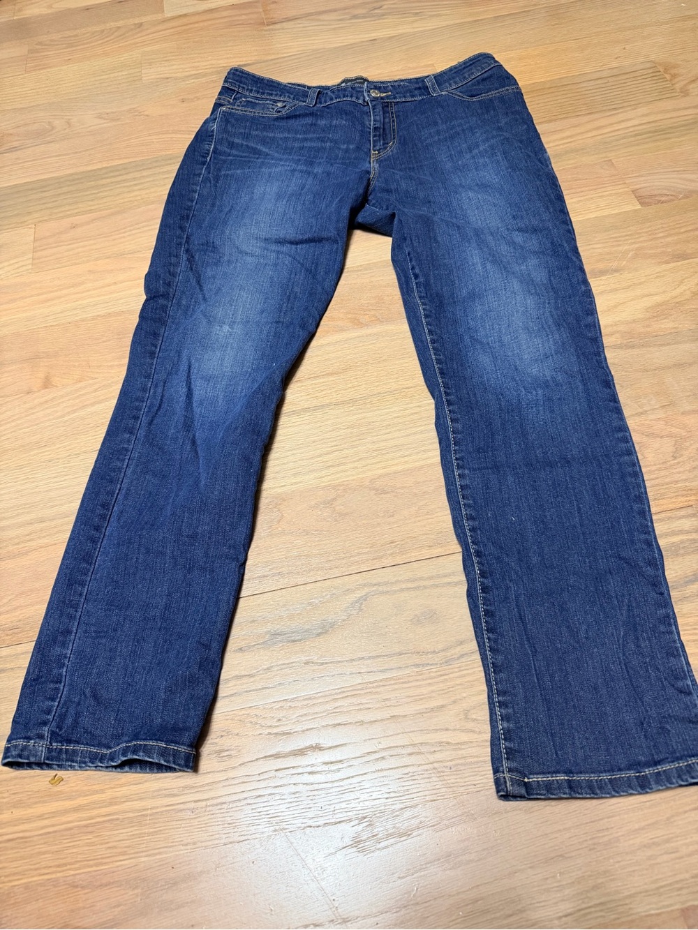 Levi’s Women’s Dark Wash Mid-Rise Skinny Jeans
